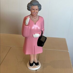 Solar Powered Waving Queen Elizabeth II Figurine